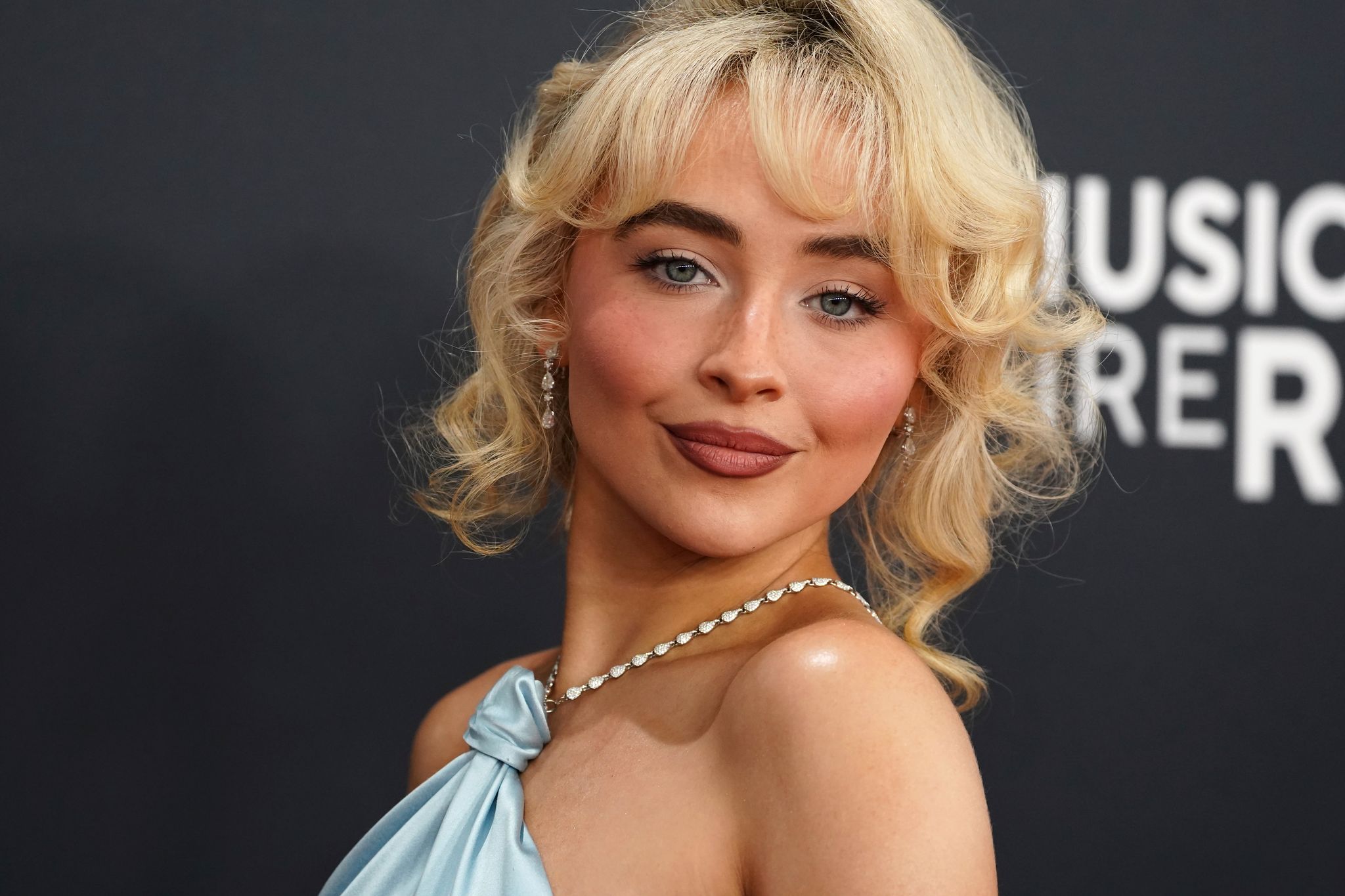 Erste Grammys gehen an Sabrina Carpenter und Hans Zimmer